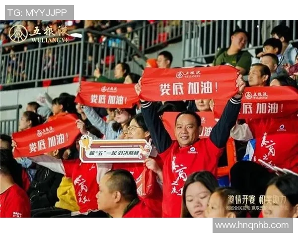 足球球星暖心举动亲手送糖传递爱与温情点燃球迷激情